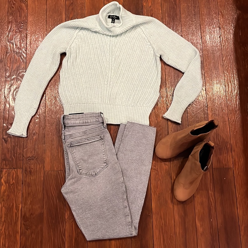 ❤️Jessica Simpson Sweater - Size SMALL